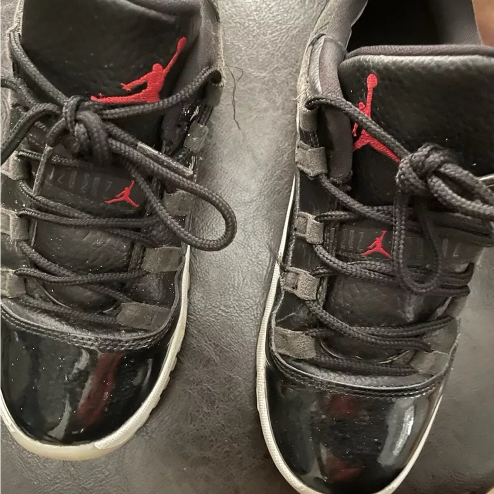 Jordan 11 Retro Low 72-10 shoes